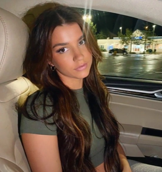 How Does Ari Kytsya Make Her Money